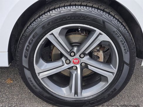 Used 2017 Jaguar F-PACE R-Sport image 8