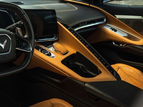 Used 2021 Chevrolet Corvette Stingray Preferred Conv w/ Z51 Performance Package RWD image 19