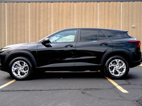 Used 2026 Chevrolet Trax LS w/ LS Convenience Package FWD image 12