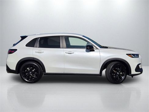 Used 2024 Honda HR-V Sport image 3