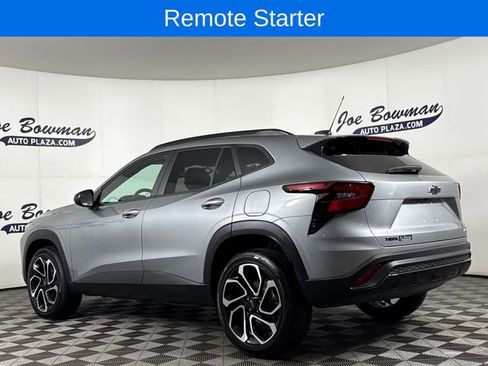 Used 2025 Chevrolet Trax RS w/ Driver Confidence Package image 8