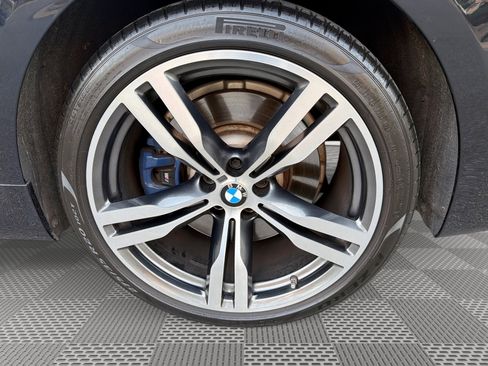 Used 2019 BMW 750i w/ M Sport Package RWD image 29