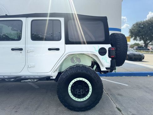Used 2018 Jeep Wrangler Unlimited Rubicon AWD/4WD image 24