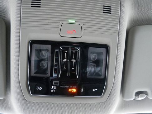 Used 2024 Volkswagen Atlas SE image 25