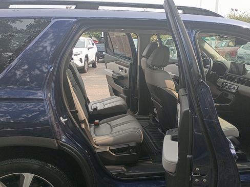 Used 2023 Honda Pilot Touring image 17