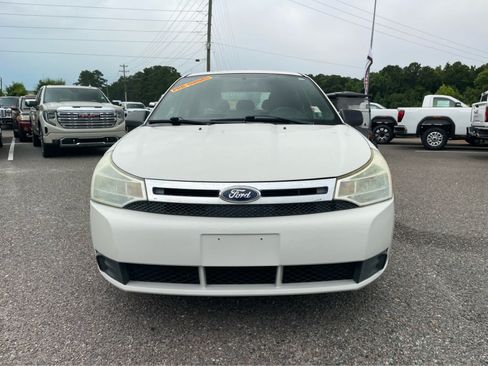 Used 2011 Ford Focus SE FWD image 2