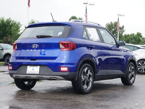 Used 2023 Hyundai Venue Limited FWD image 18