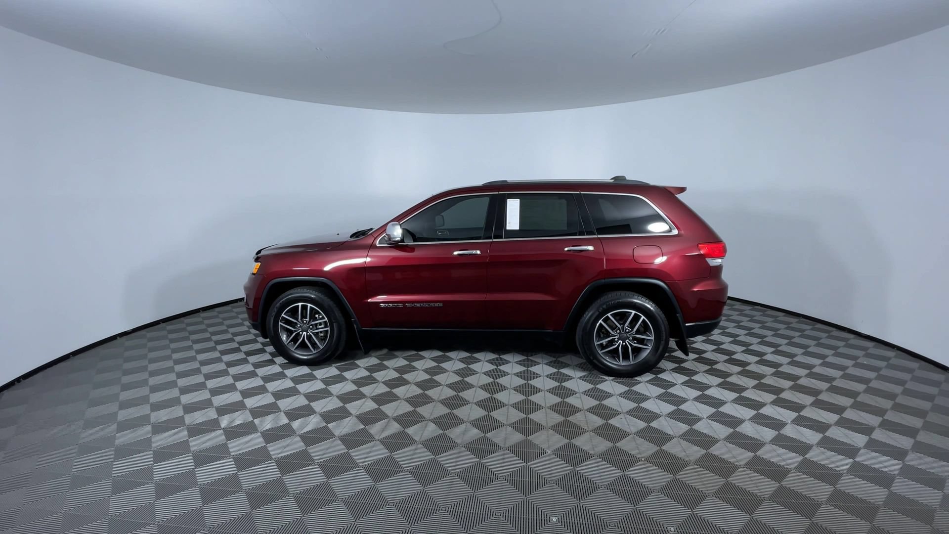 Used 2019 Jeep Grand Cherokee Limited w/ Trailer Tow Group IV AWD/4WD image 6