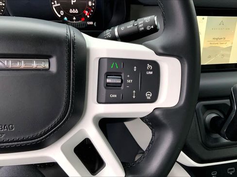 Certified 2024 Land Rover Defender 110 SE image 22