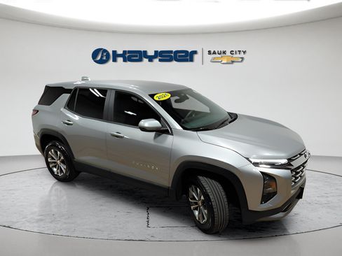 Used 2026 Chevrolet Equinox LT AWD/4WD image 9