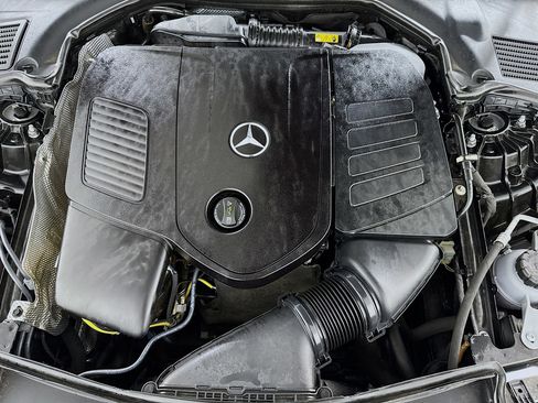 Used 2025 Mercedes-Benz C 300 Sedan image 37