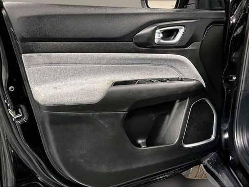 Used 2024 Jeep Compass Latitude image 19