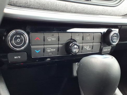 Used 2023 Jeep Compass Latitude image 14