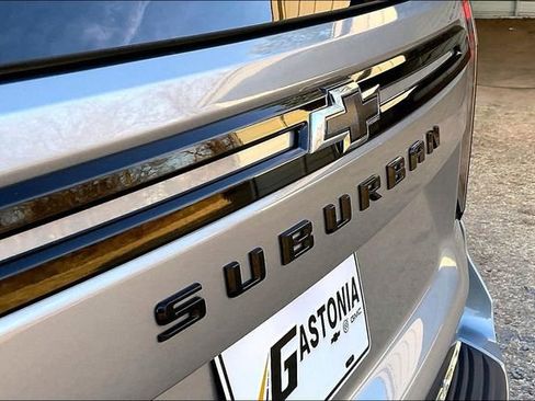 Used 2024 Chevrolet Suburban RST w/ Luxury Package image 24