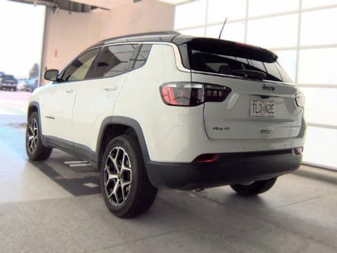 Used 2025 Jeep Compass Limited AWD/4WD image 4