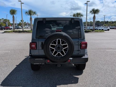 Used 2024 Jeep Wrangler Unlimited Sahara w/ Technology Group AWD/4WD image 6