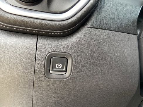 Used 2020 Chevrolet Silverado 1500 LT w/ All-Star Edition image 43