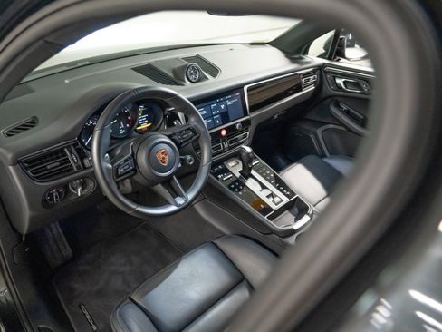 Certified 2026 Porsche Macan AWD/4WD image 4