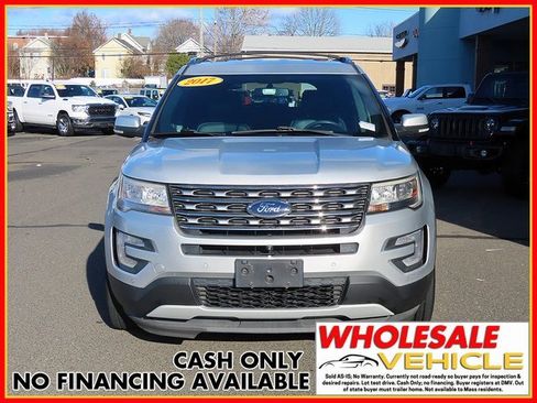 Used 2017 Ford Explorer Limited image 3