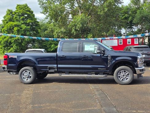 New 2025 Ford F350 Lariat w/ FX4 Off-Road Package image 6