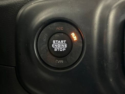 Used 2022 Jeep Wrangler Unlimited Sahara w/ Dual Top Group AWD/4WD image 27