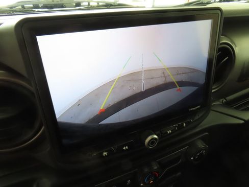 Used 2021 Jeep Wrangler Unlimited Sport AWD/4WD image 18