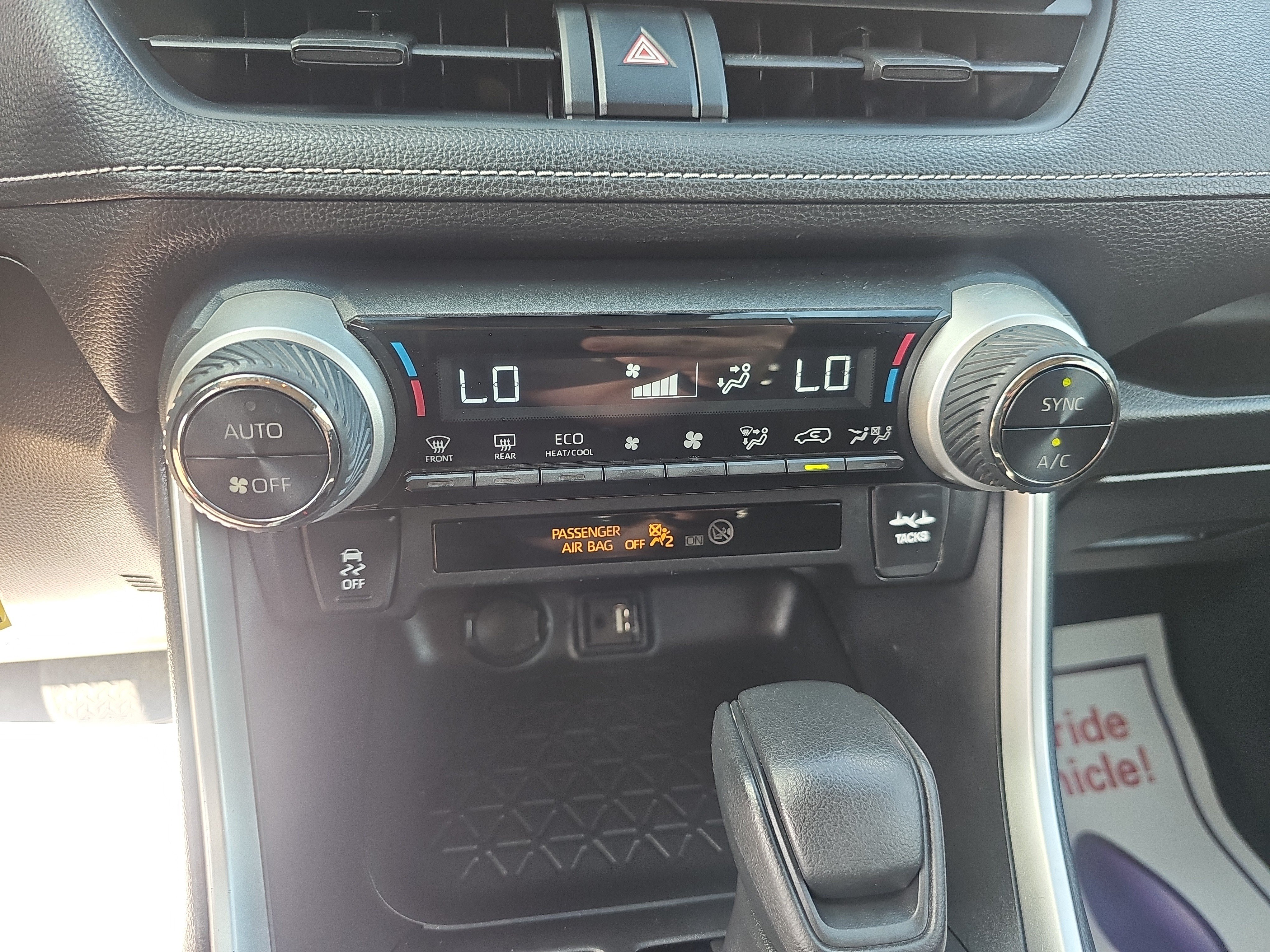 Used 2019 Toyota RAV4 LE w/ Carpet Mat Package AWD/4WD image 28