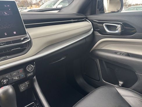 Used 2025 Jeep Compass Limited AWD/4WD image 36