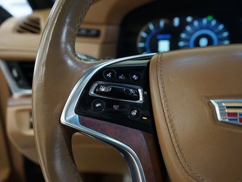 Used 2017 Cadillac Escalade Platinum image 37