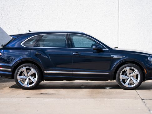 Used 2024 Bentley Bentayga image 6