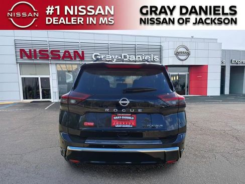 Certified 2025 Nissan Rogue Platinum w/ Platinum Premium Package image 6