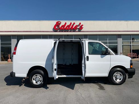 Used 2018 Chevrolet Express 2500 w/ Driver Convenience Package RWD image 23