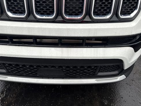 Used 2023 Jeep Compass Limited AWD/4WD image 9