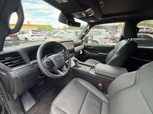 Used 2026 Lexus GX 550 w/ Accessory Package (2T) AWD/4WD image 10