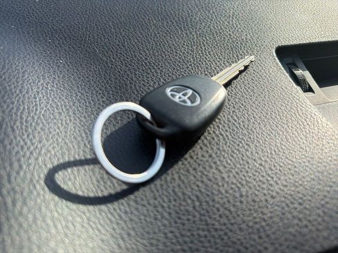 Used 2017 Toyota RAV4 XLE FWD image 11