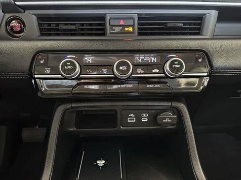 Used 2025 Honda Pilot Touring image 17