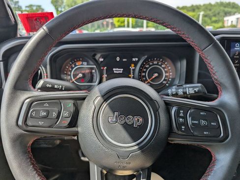 Used 2024 Jeep Wrangler Unlimited Rubicon AWD/4WD image 23