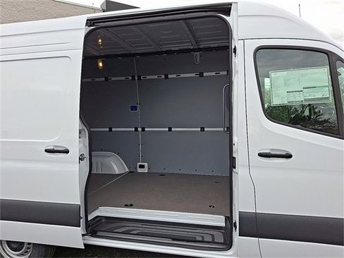 Used 2025 Mercedes-Benz Sprinter 2500 image 9