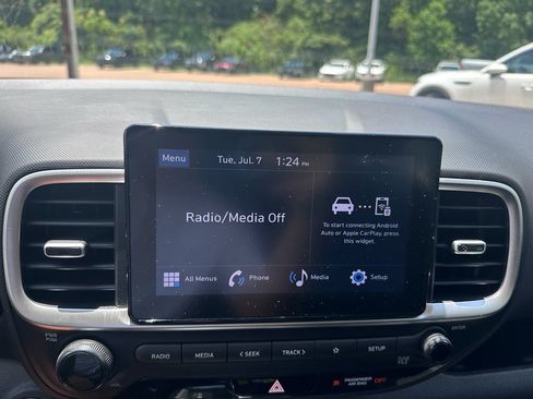 Used 2025 Hyundai Venue SEL FWD image 11