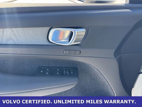 Used 2024 Volvo XC40 B5 Plus image 14