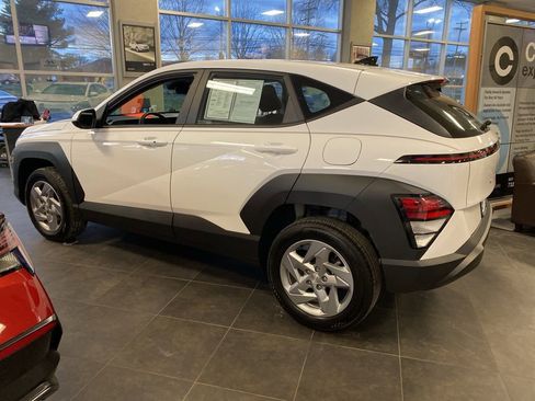 New 2025 Hyundai Kona SE image 4