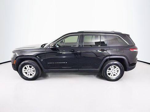 Used 2023 Jeep Grand Cherokee Laredo RWD image 4