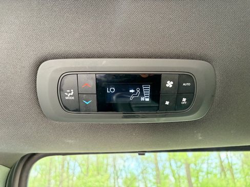 Used 2025 Chrysler Pacifica Select FWD image 20