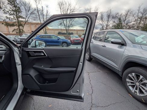 Used 2025 Mitsubishi Outlander SE image 29