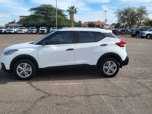 Used 2019 Nissan Kicks S image 9
