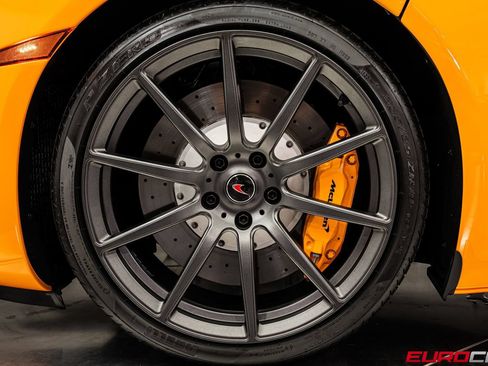 Used 2013 McLaren MP4-12C Spider RWD image 21