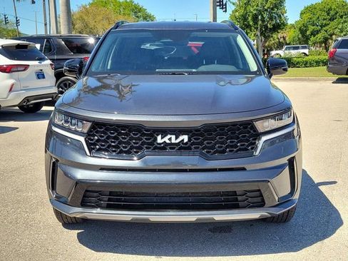 Used 2022 Kia Sorento S image 2