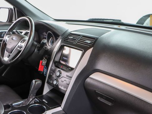 Used 2014 Ford Explorer XLT w/ Equipment Group 202A image 26