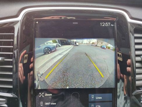 Used 2021 Volvo XC90 T6 Momentum w/ Advanced Package image 18