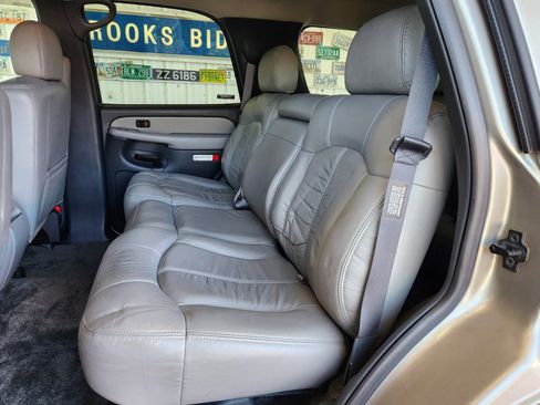 Used 2001 Chevrolet Tahoe LT w/ LT Preferred Equipment Group AWD/4WD image 4